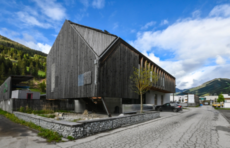 Exkursion nach Osttirol: Bürogebäude von Holzbaumeister Andreas Lusser in Heinfels